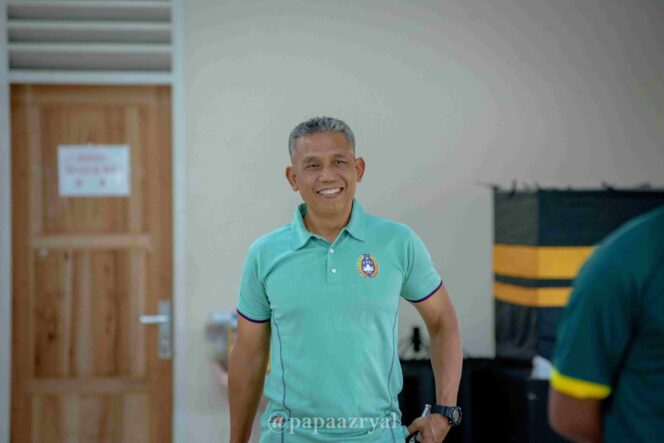 
					instruktur sekaligus referee assessor resmi PSSI, Suharto. FOTO: netiz.id (akib).