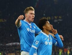 Napoli Curi 3 Poin di Kandang Roma, Tempel Ketat AC Milan di Puncak Klasemen