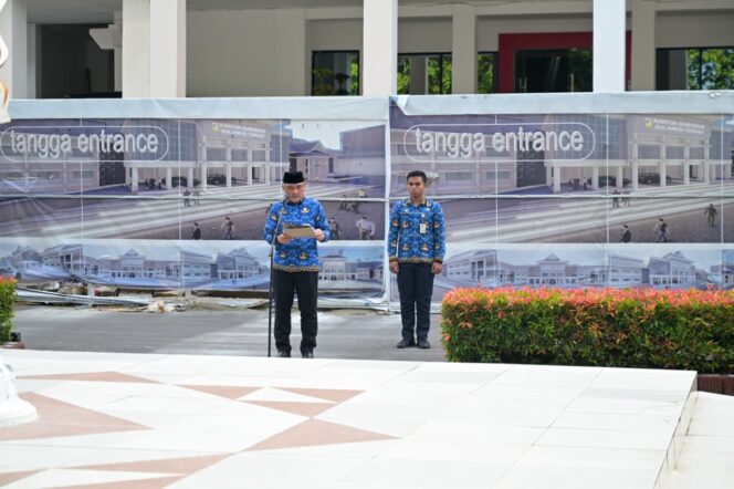 
					Asisten Bidang Pemerintahan dan Kesejahteraan Rakyat Provinsi Sulawesi Tengah, M. Sadli Lesnusa, memimpin Apel Peringatan HUT Ke-54 Korpri Tahun 2025 di halaman Kantor Gubernur Sulteng, Senin (01/12/25). FOTO: istimewa