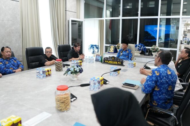 
					Gubernur Sulawesi Tengah, Dr. H. Anwar Hafid, memimpin rapat persiapan Fornas 2027 bersama Ketua Fornas Pusat, KORMI Sulteng, dan jajaran perangkat daerah di Ruang Kerja Gubernur, Senin (01/12/25). FOTO: istimewa