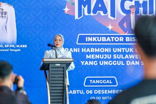 
					Sekretaris Daerah Provinsi Sulawesi Tengah, Dra. Novalina, M.M., saat menyampaikan sambutan sekaligus membuka kegiatan Business Matching Inkubator Bisnis Pabeta di Tanaris Coffee, Sabtu (06/12/25). FOTO: istimewa