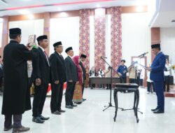 Gubernur Anwar Hafid Lantik Komisioner Komisi Informasi Sulteng, Dorong Transparansi Berbasis Digital