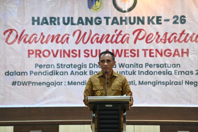 
					Gubernur Sulawesi Tengah, Dr. H. Anwar Hafid, menyampaikan sambutan pada puncak peringatan Hari Ulang Tahun ke-26 Dharma Wanita Persatuan Provinsi Sulawesi Tengah. FOTO: istimewa