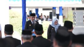 Gubernur Sulawesi Tengah Anwar Hafid, didampingi Wakil Gubernur dr. Reny Lamadjido, memimpin pelantikan 36 pejabat eselon II di lingkungan Pemerintah Provinsi Sulawesi Tengah yang digelar di Halaman Gedung Pogombo, Kantor Gubernur Sulawesi Tengah, Rabu (31/12/25). FOTO: istimewa