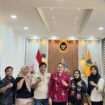 Bupati Donggala, Vera Elena Laruni (tengah), bersama perwakilan OMS usai audiensi terkait penguatan kolaborasi pembangunan inklusif di Kabupaten Donggala, Kamis (22/01/26). FOTO: istimewa