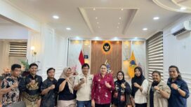 Bupati Donggala, Vera Elena Laruni (tengah), bersama perwakilan OMS usai audiensi terkait penguatan kolaborasi pembangunan inklusif di Kabupaten Donggala, Kamis (22/01/26). FOTO: istimewa