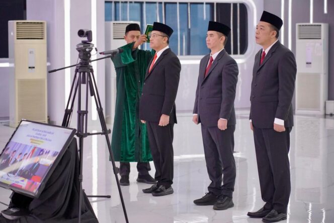 
					Menteri Agraria dan Tata Ruang/Kepala BPN melantik dan mengambil sumpah/janji jabatan tiga Pejabat Pimpinan Tinggi Pratama di Aula Prona Kementerian ATR/BPN, Jakarta, Kamis (22/01/26). FOTO: istimewa