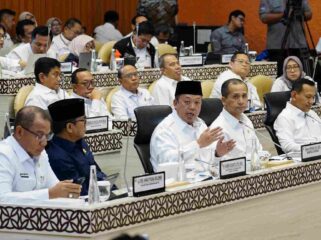 Menteri Agraria dan Tata Ruang/Kepala BPN menyampaikan paparan dalam rapat kerja bersama Tim Panitia Khusus DPR RI terkait penyelesaian konflik agraria di Jakarta. FOTO: istimewa