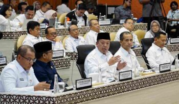Menteri Agraria dan Tata Ruang/Kepala BPN menyampaikan paparan dalam rapat kerja bersama Tim Panitia Khusus DPR RI terkait penyelesaian konflik agraria di Jakarta. FOTO: istimewa