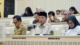Menteri Agraria dan Tata Ruang/Kepala BPN RI, Nusron Wahid, menyampaikan paparan dalam Rapat Kerja dan Rapat Dengar Pendapat bersama Komisi II DPR RI di Gedung DPR RI, Jakarta, Senin (19/01/26). FOTO:istimewa