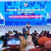 Presiden Republik Indonesia Prabowo Subianto menyampaikan sambutan saat meresmikan 166 Sekolah Rakyat di 34 provinsi yang dipusatkan di Sekolah Rakyat Terpadu (SRT) 9 Banjarbaru, Kalimantan Selatan, Senin (12/01/26). FOTO: istimewa