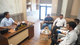 Wakil Ketua Fraksi PKS DPRD Sulawesi Tengah, Takwin, menerima silaturahmi dan audiensi personel Kepanduan PKS Sulawesi Tengah yang dipimpin Kabid Kepanduan dan Bela Negara (BKBN) DPW PKS Sulteng, Iwan Rifai, bersama Sekretaris MPW PKS Sulteng, Ahmad Aco, di ruang kerja DPRD Sulawesi Tengah, Rabu (21/01/26). FOTO: hnf