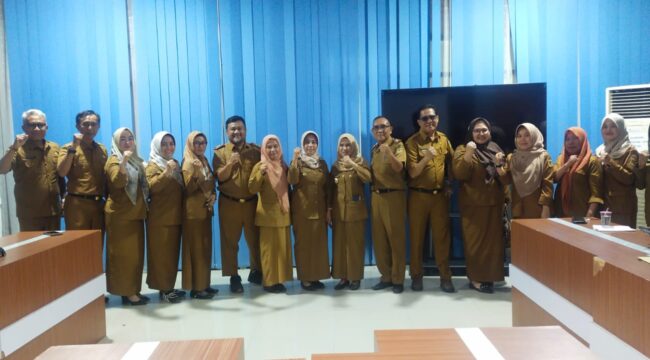 Jajaran Dispusaka Sulteng berfoto bersama usai kegiatan Serah Terima Jabatan Pejabat Pelaksana dan Administrator di Palu, Senin (19/01/26). FOTO: istimewa