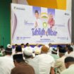 Gubernur Sulawesi Tengah Dr. H. Anwar Hafid bersama Wakil Gubernur dr. Reny A. Lamadjido menghadiri Tabligh Akbar dan zikir bersama masyarakat di Masjid Raya Baitul Khairaat Palu, Rabu malam (31/12/25). FOTO: istimewa