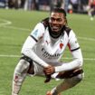 Penyerang AC Milan, Rafael Leao melakukan selebrasi usai mencetak gol kemenangan timnya ke gawang Cagliari pada laga Serie A Italia pekan ke-17 di Stadion Unipol Domus, Sabtu (03/01/25). FOTO: (IG) acmilan
