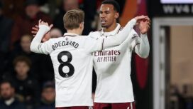 Pemain Arsenal Martin Ødegaard dan Declan Rice saling merayakan gol dalam laga pekan ke-20 Liga Premier Inggris melawan Bournemouth di Stadion Vitality, Minggu (04/01/26) dini hari WIB. FOTO: (IG) arsenal