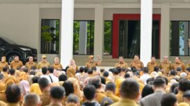 Ribuan ASN Pemerintah Provinsi Sulawesi Tengah mengikuti Apel Gabungan perdana tahun 2026 yang dipimpin Gubernur Sulawesi Tengah Anwar Hafid di Lapangan Kantor Gubernur Sulawesi Tengah, Senin (05/01/26). FOTO: istimewa