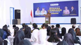 Gubernur Sulawesi Tengah Dr. H. Anwar Hafid menyampaikan sambutan sekaligus membuka secara resmi Pelatihan Bahasa Mandarin Program Berani Cerdas di Pusat Pelatihan dan Pendidikan Yayasan Cahaya Ilmu Kreatif, Senin (05/01/26). FOTO: istimewa