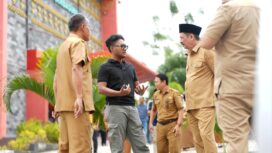 Ketua KONI Sulawesi Tengah berdialog dengan jajaran Dinas Pendidikan Provinsi Sulawesi Tengah saat meninjau kondisi Sekolah Menengah Atas Negeri Olahraga (SMANOR) Tadulako Palu, Selasa (06/01/26). FOTO: istimewa