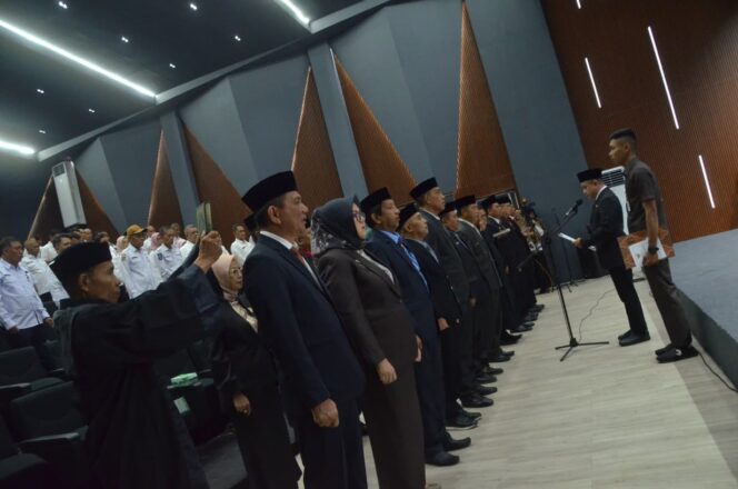 
					Wali Kota Palu, Hadianto Rasyid  melantik dan mengambil sumpah/janji jabatan 16 Pejabat Pimpinan Tinggi Pratama di lingkungan Pemerintah Kota Palu, Rabu (07/01/26), di Gedung Kesenian Kota Palu. FOTO: Humas Pemkot Palu 