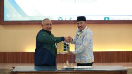 Wakil Bupati Donggala, Taufik M. Burhan (kanan) menerima Laporan Hasil Pemeriksaan (LHP) Kinerja Efektivitas Manajemen Aset pada acara penyerahan LHP di Auditorium BPK RI Perwakilan Sulteng, Kota Palu. FOTO: istimewa