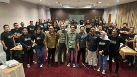 Peserta dan narasumber berfoto bersama usai pembukaan Pelatihan Jurnalis: Menulis untuk Menyelamatkan Alam yang digelar AMSI Sulawesi Tengah di Kota Palu, 8–9 Januari 2026. FOTO: istimewa