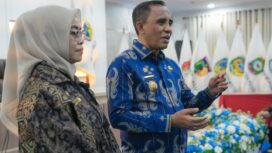 Gubernur Sulawesi Tengah Anwar Hafid didampingi Wakil Gubernur dr. Reny A. Lamadjido menyampaikan penjelasan terkait penguatan Program Beasiswa Berani Cerdas saat penandatanganan nota kesepakatan bersama perguruan tinggi di Kantor Gubernur Sulawesi Tengah, Palu. FOTO: istimewa