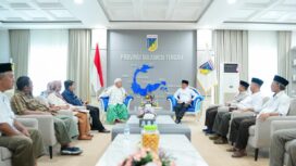 Gubernur Sulawesi Tengah, Anwar Hafid (kanan), menerima audiensi Forum Likuefaksi Balaroa yang membahas rencana penataan kawasan terdampak likuefaksi Balaroa sebagai Memorial Park, di Palu, Jumat (09/01/26). FOTO: istimewa