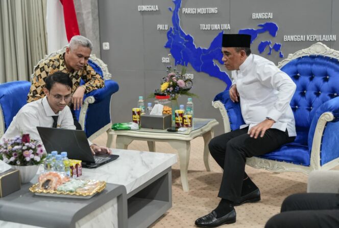 
					Suasana pertemuan antara pimpinan Pemerintah Provinsi Sulawesi Tengah dan jajaran Kantor Wilayah Badan Pertanahan Nasional (BPN) Sulawesi Tengah saat membahas percepatan sertifikasi aset daerah di Palu, Jumat (09/01/26). FOTO: istimewa