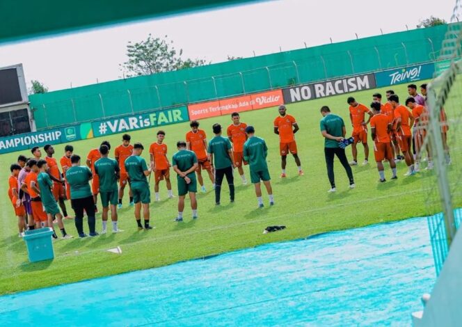 
					Skuad Persipal Palu menggelar sesi latihan di Stadion Gawalise, Palu. Foto: (IG) Persipal Palu.
