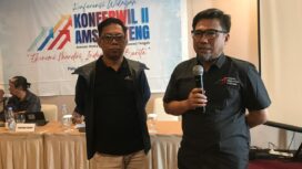 Ketua AMSI Sulawesi Tengah terpilih, Muhammad Iqbal (kanan), didampingi Sekretaris terpilih Abdullah K Mari (kiri), usai ditetapkan secara aklamasi dalam Konferensi Wilayah (Konferwil) II AMSI Sulteng di Hotel Santika Palu, Sulawesi Tengah, Santu (10/01/26). FOTO: istimewa