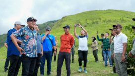 Gubernur Sulawesi Tengah Anwar Hafid bersama Ketua Umum KONI Sulteng dan rombongan saat berada di kawasan Bukit Salena, Kota Palu pada Sabtu (10/01/26). FOTO: istimewa