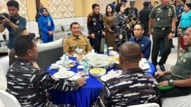 Anggota DPRD Provinsi Sulawesi Tengah, Mahfud Masuara, tampak menghadiri ramah tamah bersama jajaran TNI Angkatan Laut, unsur TNI/Polri, dan pemerintah daerah usai penyambutan Komandan Komando TNI Angkatan Laut di Palu. FOTO: istimewa