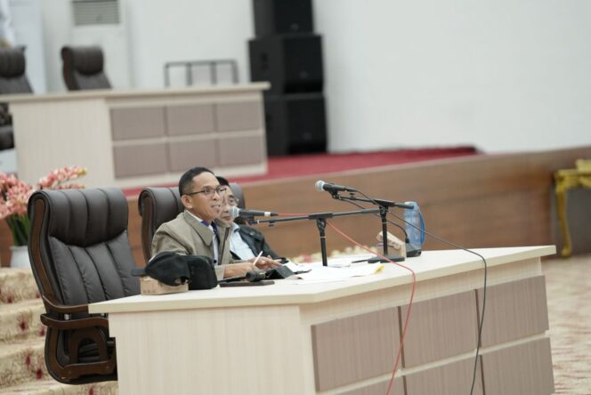 
					Pimpinan Panitia Khusus (Pansus) DPRD Provinsi Sulawesi Tengah memimpin rapat pembahasan penyusunan rekomendasi penyintas bencana gempa bumi 28 September 2018 di Ruang Sidang Utama DPRD Provinsi Sulawesi Tengah, Palu, Rabu (07/01/26). FOTO: istimewa