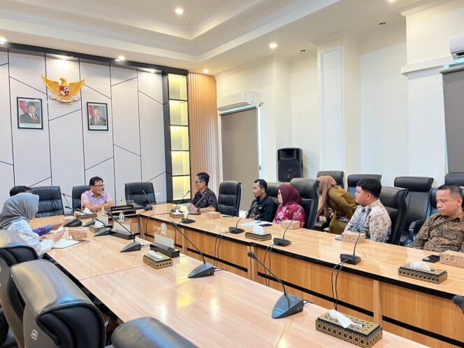 
					Komisi I DPRD Provinsi Sulawesi Tengah menggelar Rapat Dengar Pendapat (RDP) bersama Komisi Penyiaran Indonesia Daerah (KPID) Provinsi Sulawesi Tengah di Ruang Baruga DPRD Sulteng, Palu, Senin (12/01/26). FOTO: istimewa