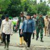 Bupati Donggala, Vera Elena Laruni bersama unsur Forkopimda, TNI-Polri, dan perangkat daerah meninjau langsung lokasi terdampak banjir di Kecamatan Tanantovea dan Labuan, Kabupaten Donggala, Senin (12/01/26). FOTO: istimewa