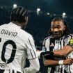 Dua pemain Juventus, Jonathan David (kiri) dan Weston McKennie, merayakan gol saat menghadapi Cremonese pada lanjutan Serie A pekan ke-20 di Allianz Stadium, Turin, Selasa (13/01/26) dini hari WIB. FOTO: (IG) juventus