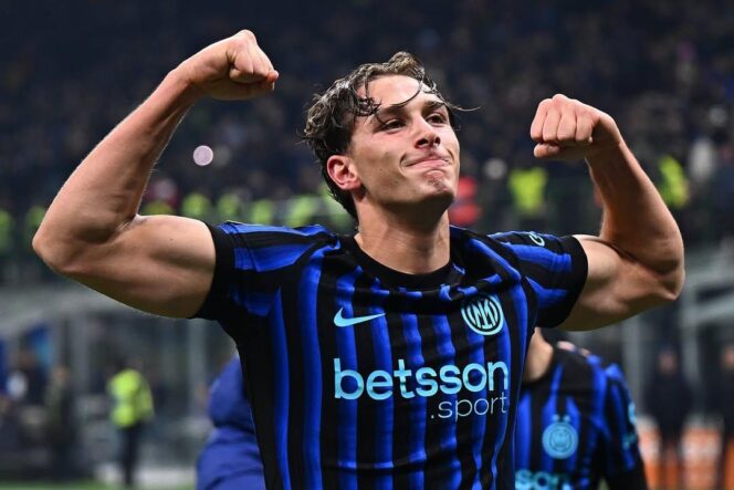 
					Francesco Pio Esposito melakukan selebrasi usai mencetak gol kemenangan Inter Milan pada laga tunda pekan ke-20 Serie A di Stadio Giuseppe Meazza, Milan, Kamis (15/01/26) dini hari WIB. FOTO: (IG) inter