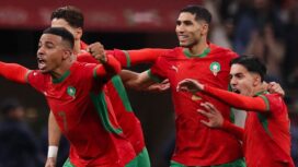 Para pemain Timnas Maroko merayakan kemenangan usai menyingkirkan Nigeria melalui drama adu penalti pada laga semifinal Piala Afrika (AFCON) 2025 di Stade Prince Moulay Abdallah, Rabat, Kamis (15/01/26). FOTO: (IG) equipedumaroc