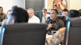 Gubernur Sulawesi Tengah, Anwar Hafid, menyampaikan paparan rencana strategis pembangunan daerah saat pertemuan dengan jajaran Kementerian PPN/Bappenas di Jakarta, Rabu (14/01/26). FOTO: istimewa