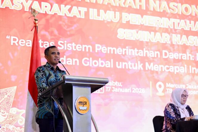 
					Gubernur Sulawesi Tengah Anwar Hafid menyampaikan sambutan usai dilantik sebagai Ketua Umum Masyarakat Ilmu Pemerintahan Indonesia (MIPI) pada Musyawarah Nasional VIII MIPI di Hotel Mercure, Jakarta Selatan, Sabtu (17/01/26). FOTO: istimewa