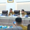 Gubernur Sulawesi Tengah memimpin rapat koordinasi bersama jajaran Dinas Lingkungan Hidup Provinsi Sulawesi Tengah dan perwakilan perusahaan tenant Indonesia Morowali Industrial Park (IMIP) di Kantor Gubernur Sulawesi Tengah, Palu, Selasa (20/01/26). FOTO: istimewa