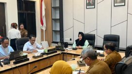 Ketua Badan Pembentukan Peraturan Daerah (Bapemperda) DPRD Provinsi Sulawesi Tengah memimpin rapat kerja persiapan pembahasan Rancangan Peraturan Daerah (Raperda) prioritas Tahun 2026 bersama anggota Bapemperda dan perwakilan organisasi perangkat daerah (OPD) di Ruang Rapat Baruga DPRD Sulteng, Palu, Selasa (20/01/26). FOTO: istimewa