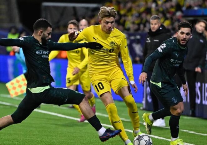 
					Pemain Bodo/Glimt (tengah) berusaha mempertahankan penguasaan bola dari kepungan dua pemain Manchester City dalam laga Liga Champions matchday 7 fase liga di Aspmyra Stadion, Bodø, Rabu (21/01/26) dini hari WIB. FOTO: (IG) bodoglimt