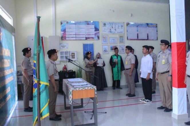 
					Suasana pengambilan sumpah Panitia Ajudikasi Pendaftaran Tanah Sistematis Lengkap (PTSL) Tahun Anggaran 2026 yang berlangsung di Kantor Pertanahan Kabupaten Donggala, Rabu (21/01/26). FOTO: istimewa