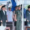 Anggota DPRD Provinsi Sulawesi Tengah, Hendri Muhidin (kiri), bersama unsur Forkopimda dan TNI mengikuti upacara serah terima jabatan Komandan Pangkalan TNI Angkatan Laut Palu di Lapangan Mako Lanal Palu, Rabu (21/01/26). FOTO: istimewa