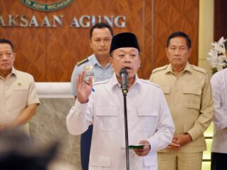 Menteri Agraria dan Tata Ruang/Kepala Badan Pertanahan Nasional (ATR/BPN) menyampaikan keterangan pers usai rapat koordinasi bersama Wakil Menteri Pertahanan serta pimpinan lembaga negara di Kejaksaan Agung, Jakarta. FOTO: istimewa
