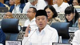 Menteri Agraria dan Tata Ruang/Kepala BPN Nusron Wahid menyampaikan paparan dalam Rapat Kerja Tim Panitia Khusus (Pansus) Penyelesaian Konflik Agraria bersama DPR RI di Gedung DPR RI, Jakarta, Rabu (21/01/26). FOTO: istimewa