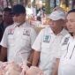 Ketua Komisi B DPRD Kota Palu, Rusman Ramli (kanan), bersama anggota Komisi B saat melakukan pemantauan harga daging ayam di Pasar Inpres Manonda, Kota Palu, menjelang Bulan Ramadhan 2026. FOTO: istimewa