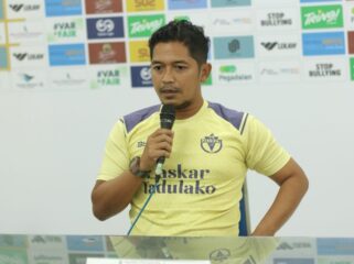 Coach Andhika saat konferensi pers jelang pertandingan Persipal Palu kontra Deltras Sidoarjo. FOTO: persipal palu